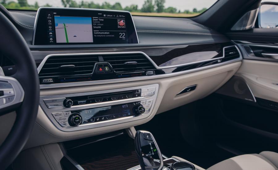 Торпедо BMW 745e xDrive M Sport (G11) 2019 года  (NA) (фото 5 из 32)
